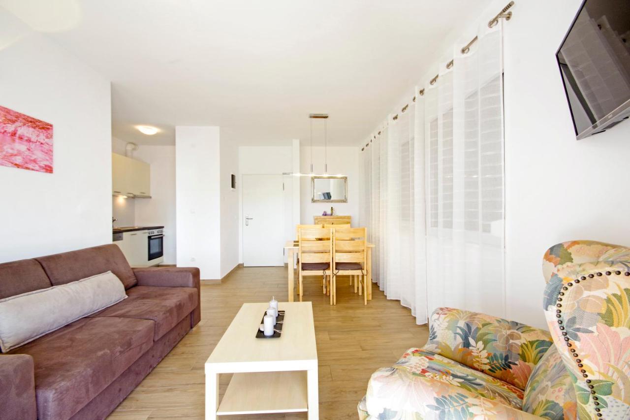 Apartment Laura Privlaka  Buitenkant foto
